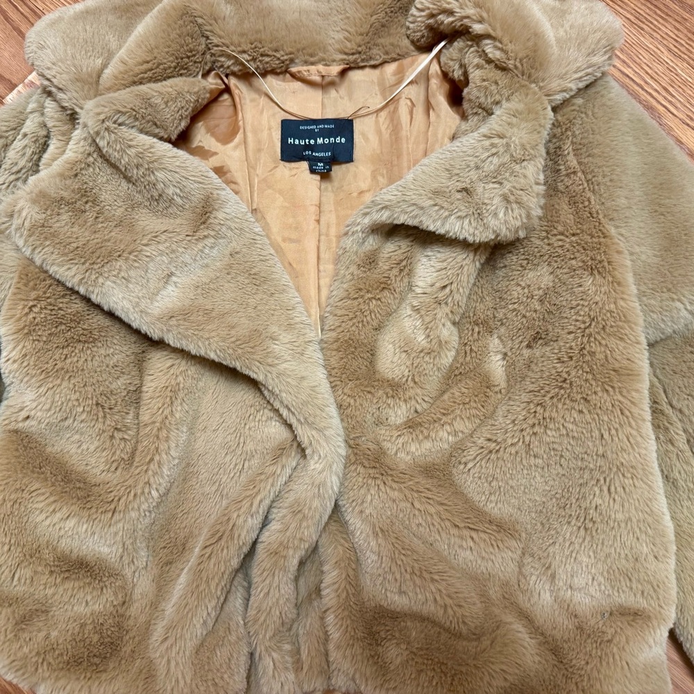 Women’s Light Brown/Tan Furry Jacket Size Medium Haute Monte Size Medium NWT